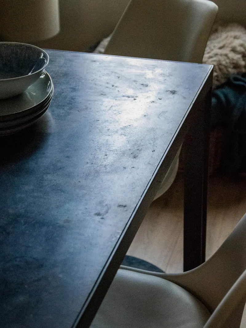 Karla, la table à manger industrielle en acier N°1129