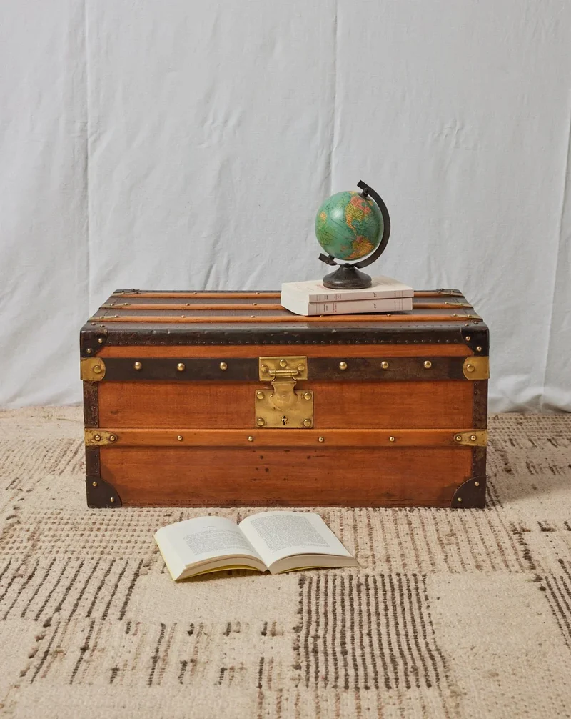 Lucienne, la petite malle en bois claire et laiton N°244