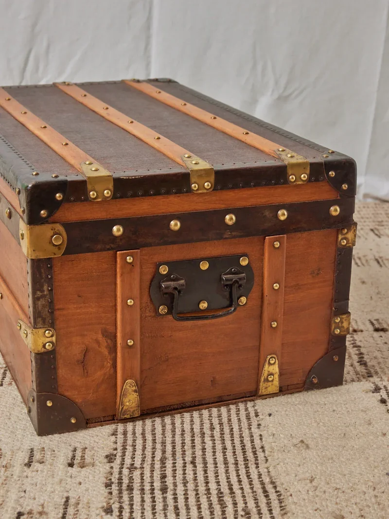 Lucienne, la petite malle en bois claire et laiton N°244