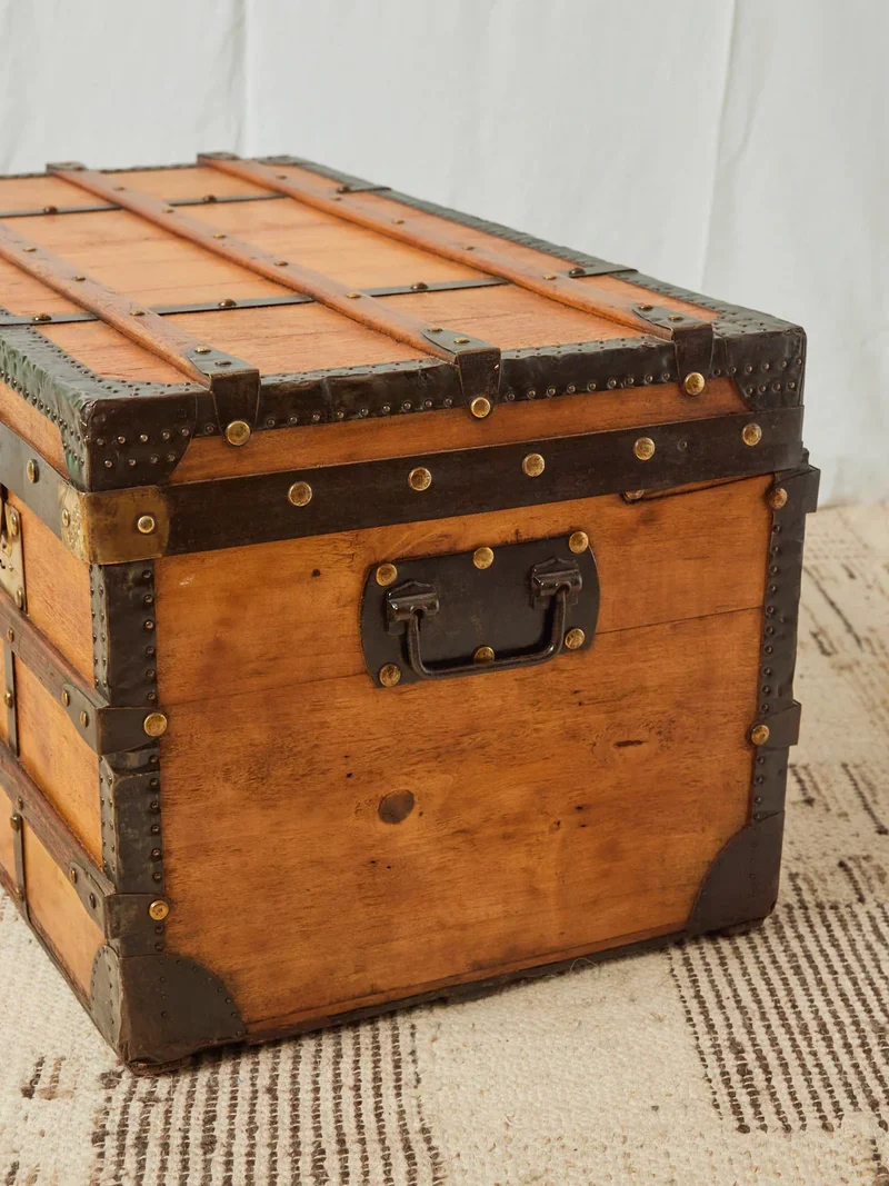 Lucienne, la grande malle en bois et métal N°241