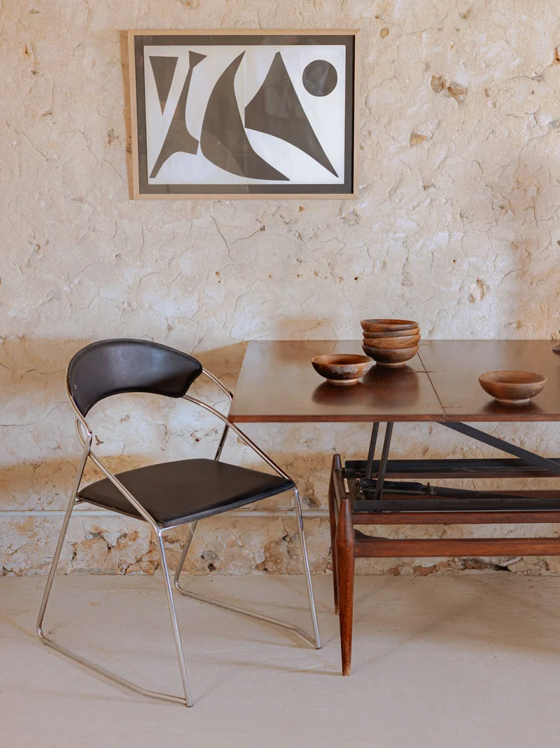 Alma, la paire de chaises en cuir noir N°1432