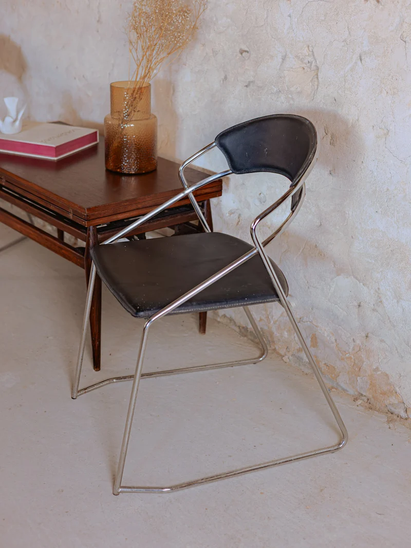 Alma, la paire de chaises en cuir noir N°1432