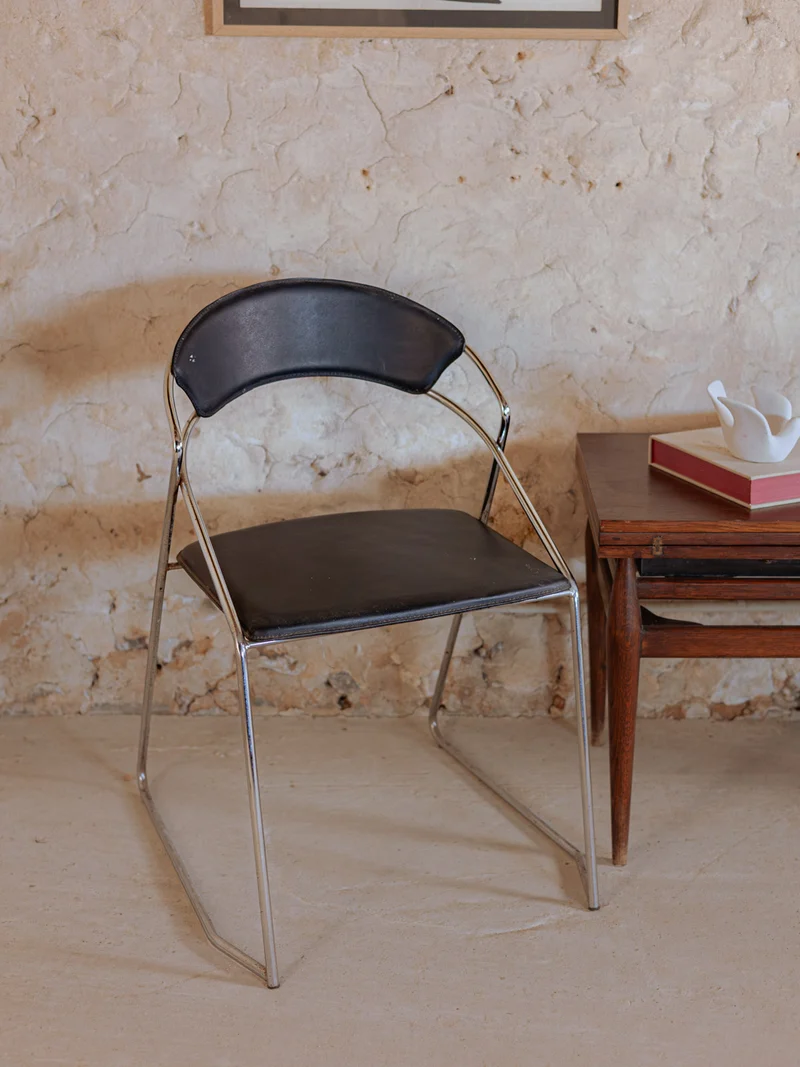 Alma, la paire de chaises en cuir noir N°1432