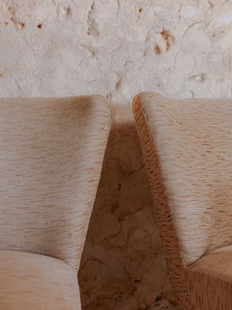 Jakob, la paire de fauteuils cocktails N°950