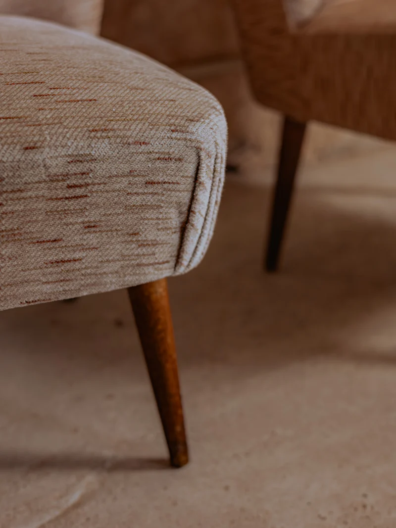 Jakob, la paire de fauteuils cocktails N°950