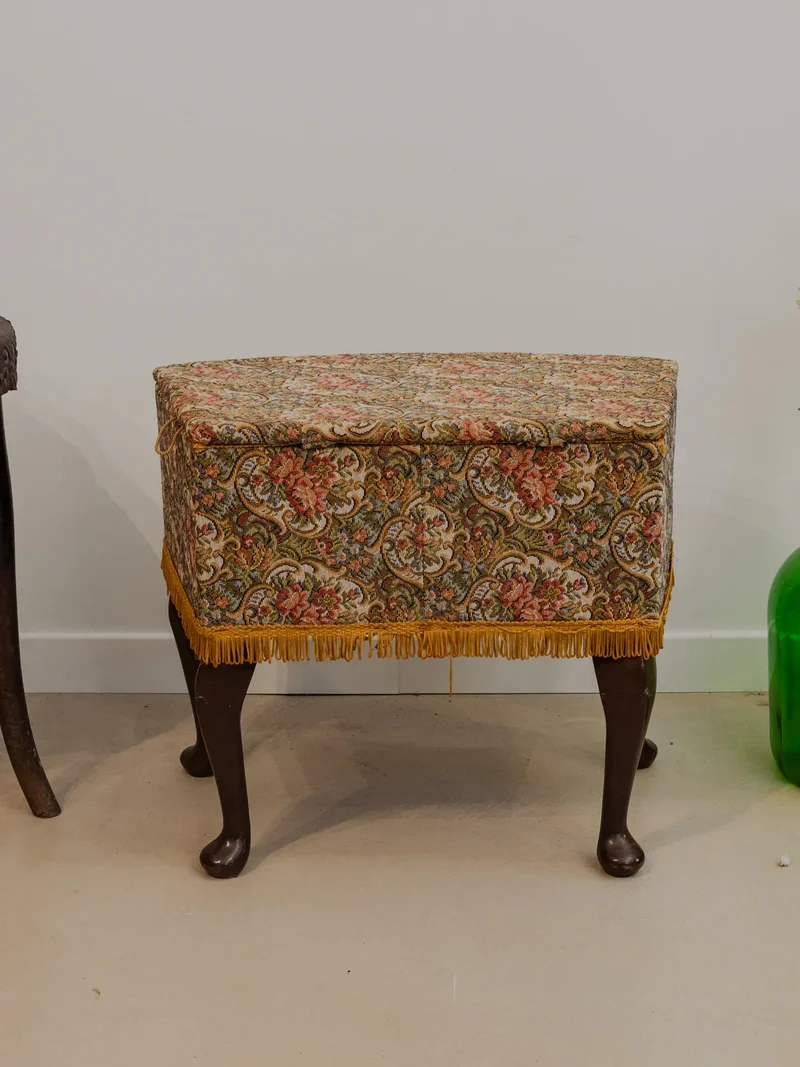 Brigitte, la travailleuse en tissu fleuri N°173