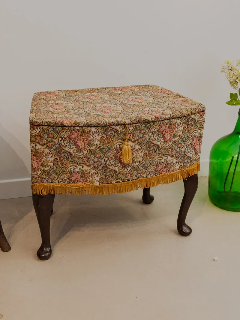 Brigitte, la travailleuse en tissu fleuri N°173