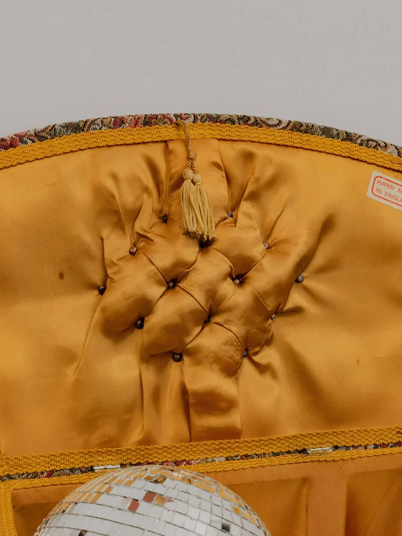 Brigitte, la travailleuse en tissu fleuri N°173