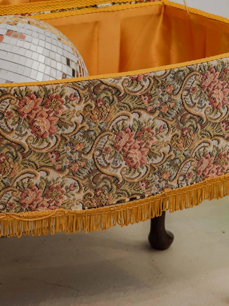 Brigitte, la travailleuse en tissu fleuri N°173