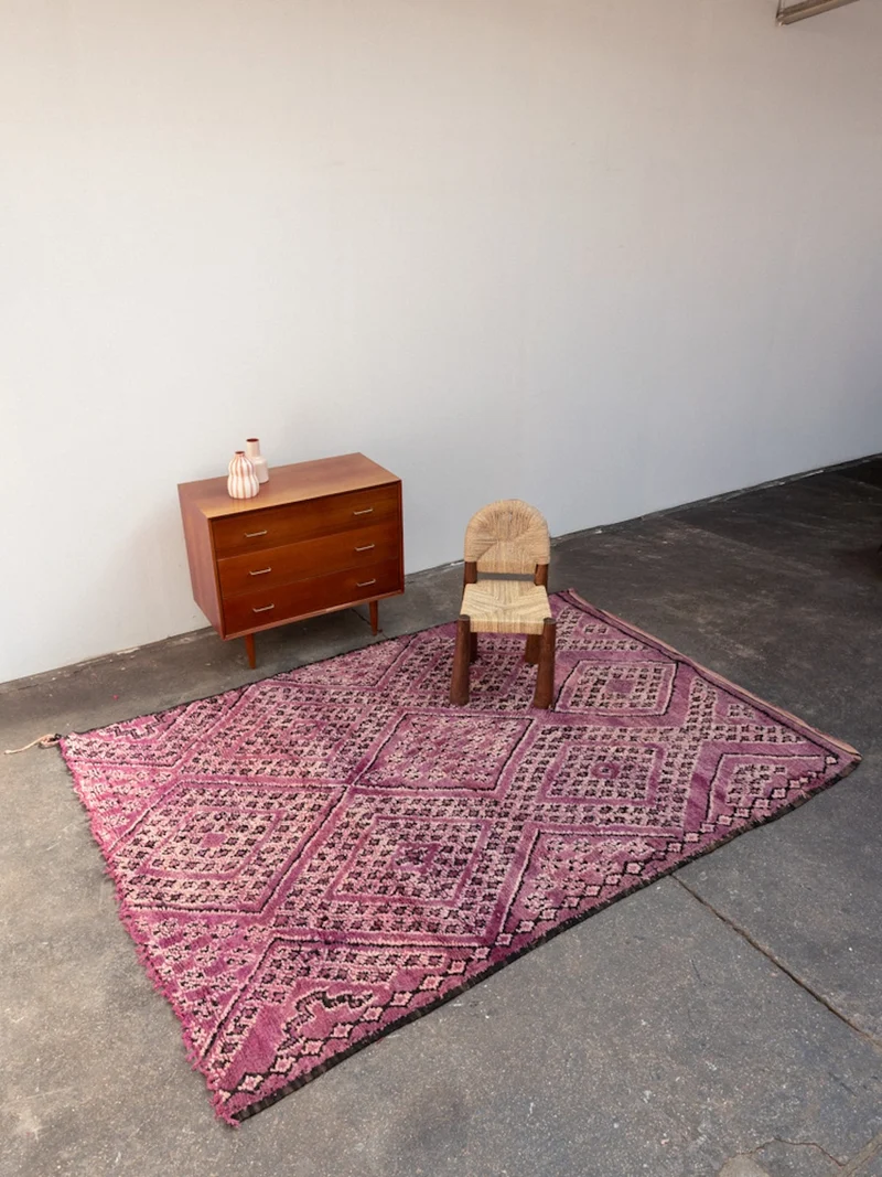 Olivier, le grand tapis de l'Atlas en laine violet à motifs N°36