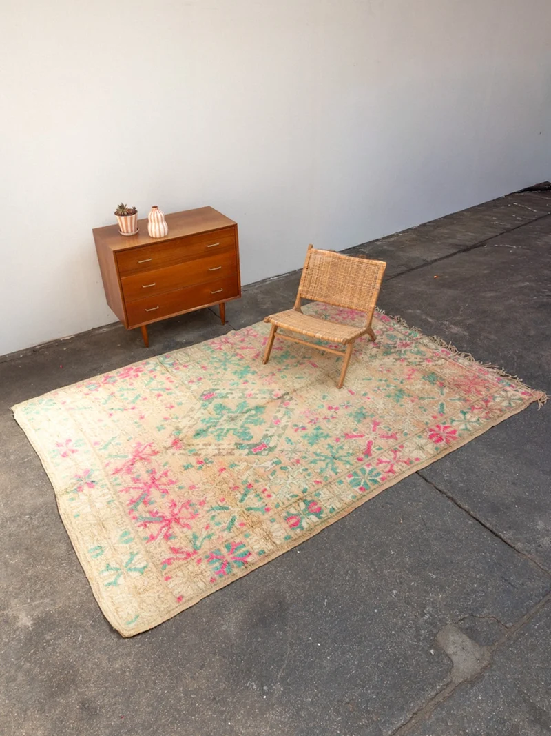 Olivier, le grand tapis de l'Atlas en laine rose et bleu N°35