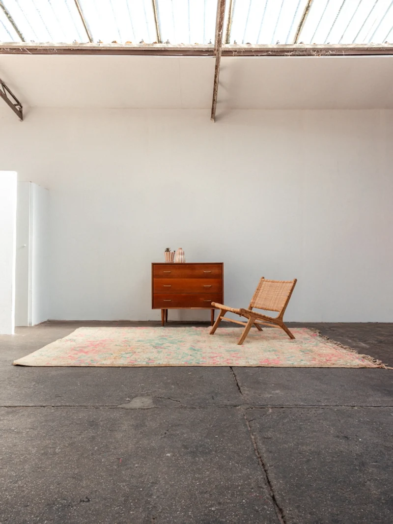 Olivier, le grand tapis de l'Atlas en laine rose et bleu N°35