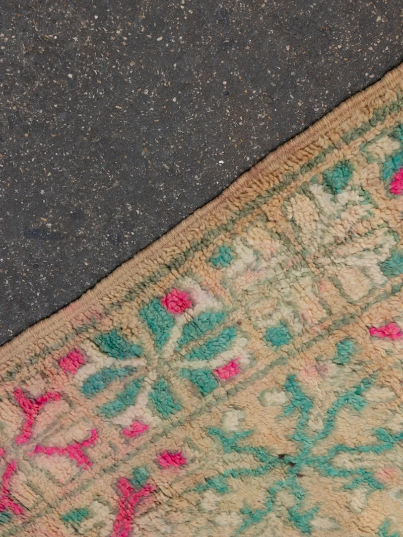 Olivier, le grand tapis de l'Atlas en laine rose et bleu N°35