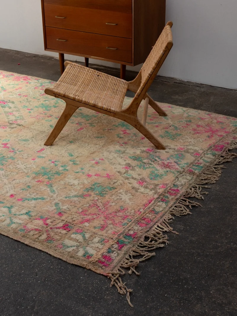 Olivier, le grand tapis de l'Atlas en laine rose et bleu N°35