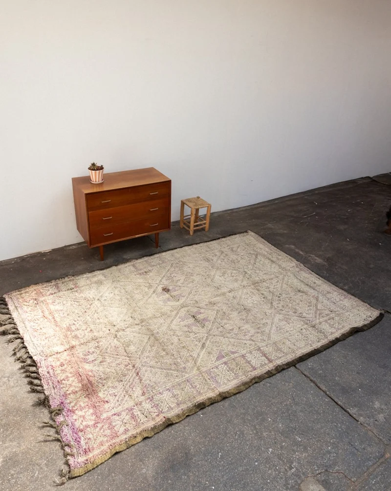 Olivier, le grand tapis de l'Atlas aux nuances prune en laine N°34