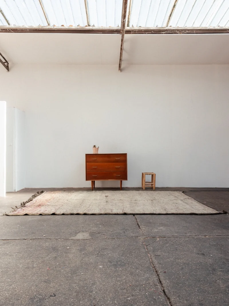 Olivier, le grand tapis de l'Atlas aux nuances prune en laine N°34