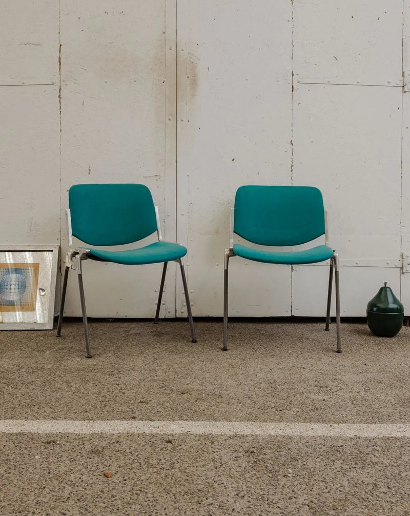Alma, la paire de chaises chromées et turquoises N°1425