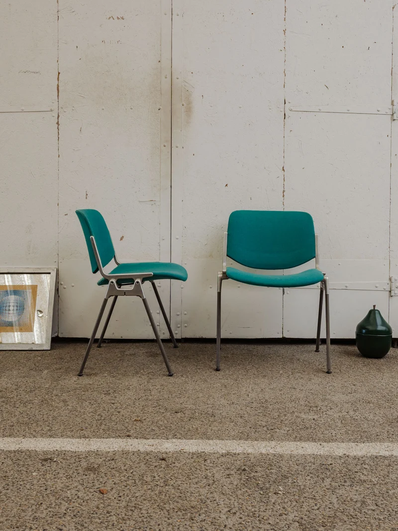Alma, la paire de chaises chromées et turquoises N°1425