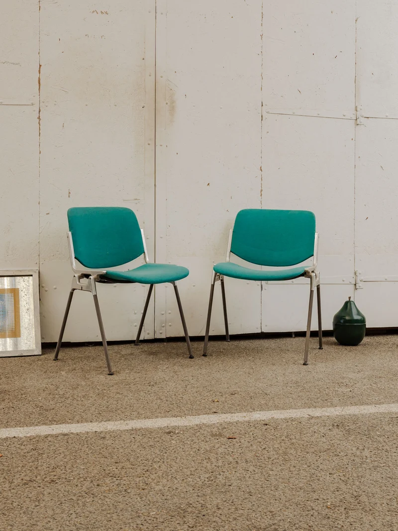 Alma, la paire de chaises chromées et turquoises N°1425