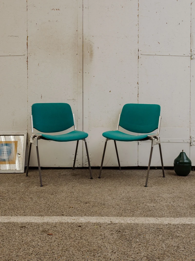 Alma, la paire de chaises chromées et turquoises N°1425