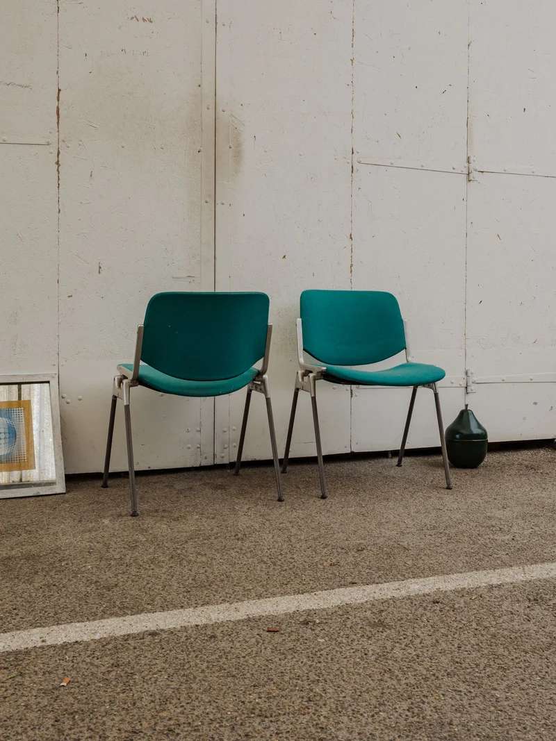 Alma, la paire de chaises chromées et turquoises N°1425