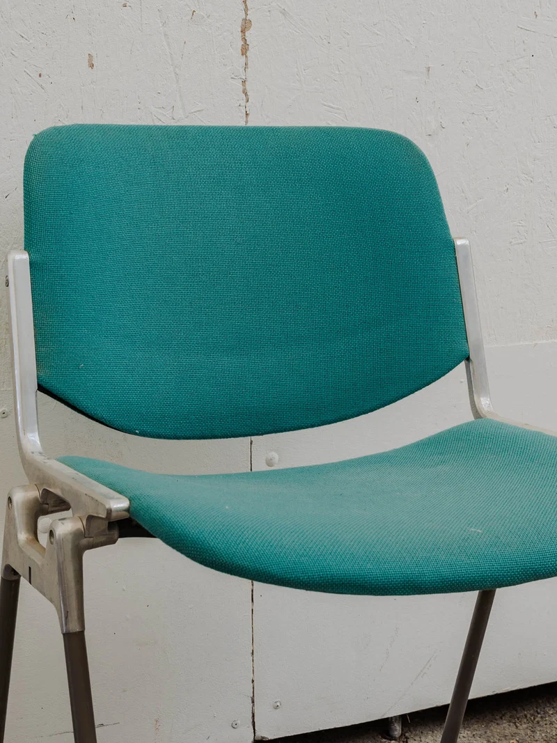 Alma, la paire de chaises chromées et turquoises N°1425