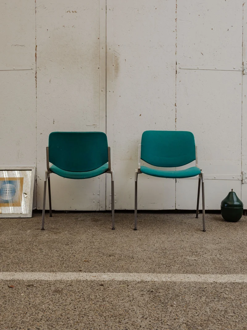 Alma, la paire de chaises chromées et turquoises N°1425