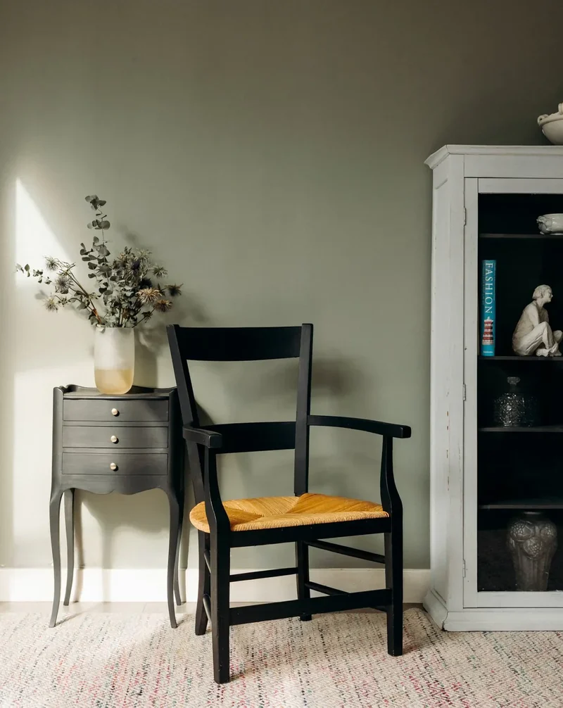 Ernest, le fauteuil restauré en bois noir N°844