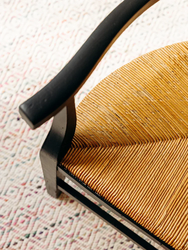 Ernest, le fauteuil restauré en bois noir N°844