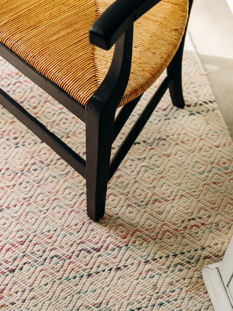 Ernest, le fauteuil restauré en bois noir N°844