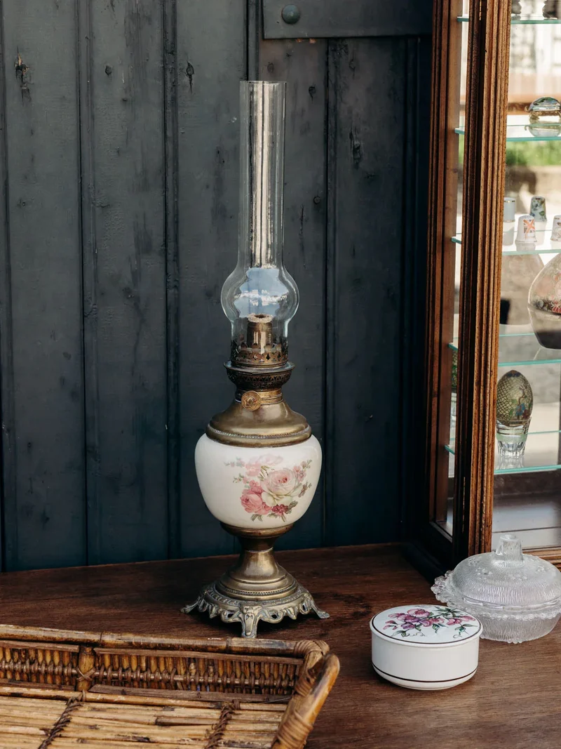 Suzanne, la lampe à pétrole à poser N°546
