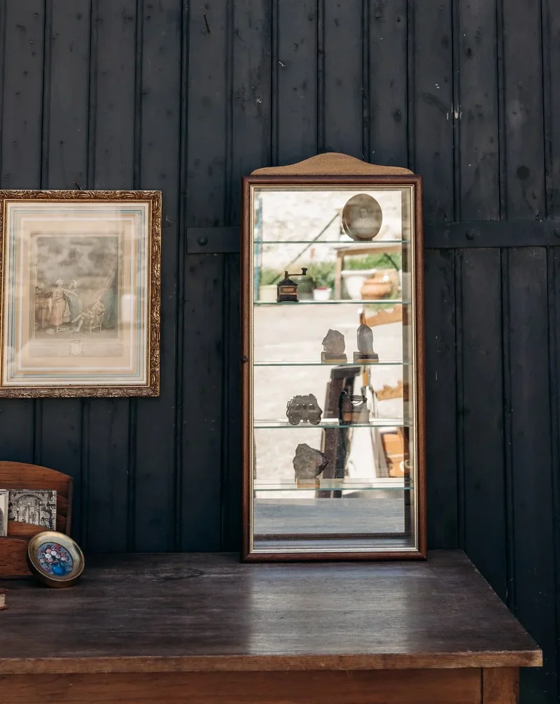 Victoria, la vitrine à poser en bois N°211