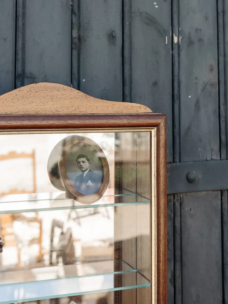 Victoria, la vitrine à poser en bois N°211