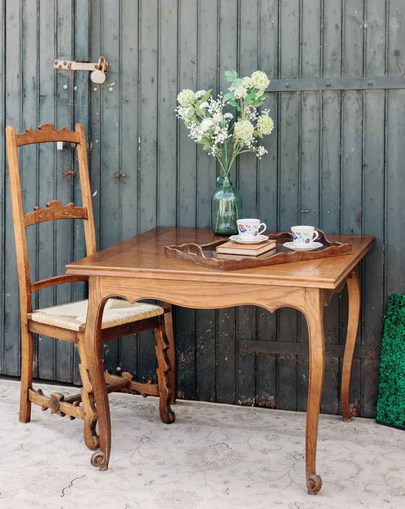 Romy, la table à manger carrée en chêne N°1298
