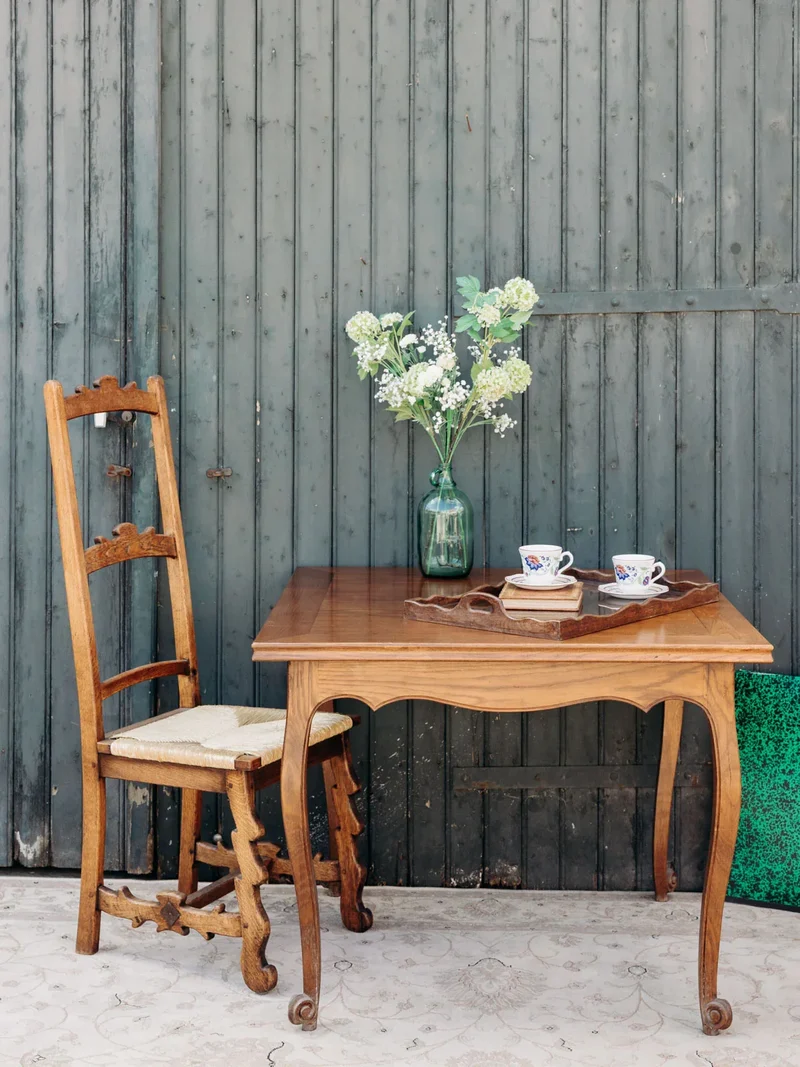 Romy, la table à manger carrée en chêne N°1298