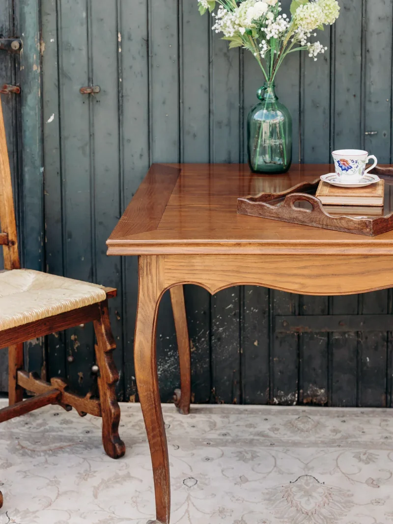 Romy, la table à manger carrée en chêne N°1298