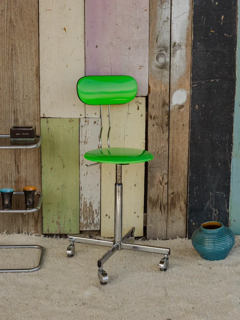 Alma, la chaise chromée et verte fluo N°1469