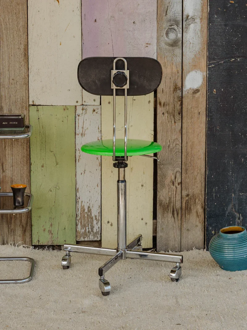 Alma, la chaise chromée et verte fluo N°1469