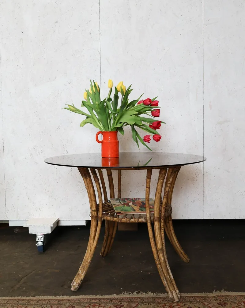Francine, la table ronde en rotin et verre fumé N°874