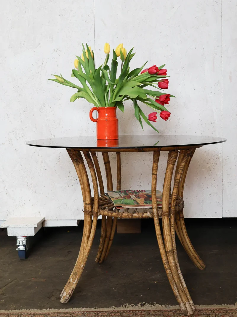 Francine, la table ronde en rotin et verre fumé N°874