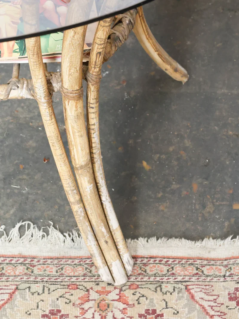 Francine, la table ronde en rotin et verre fumé N°874