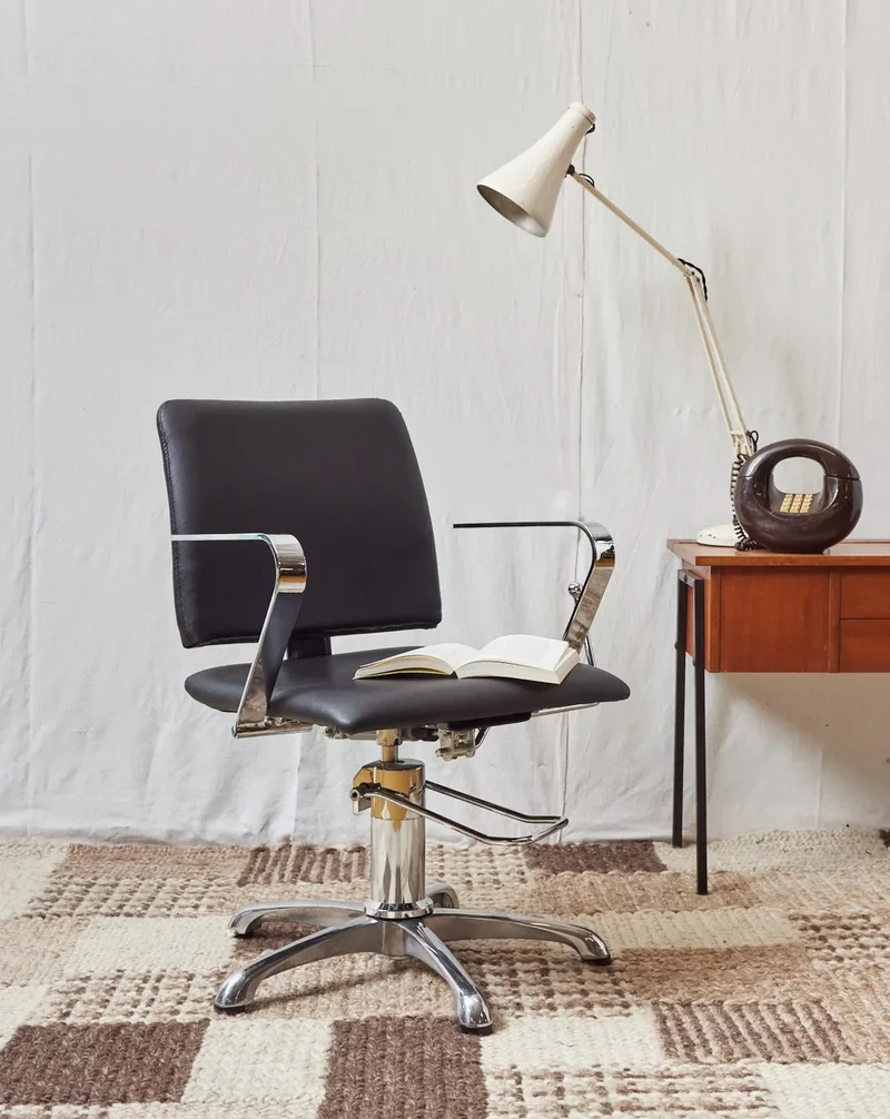 Jakob, le fauteuil de coiffeur en chrome N°973