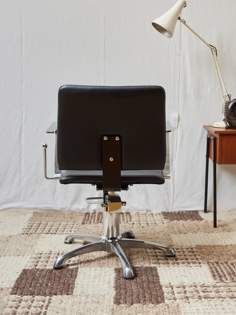 Jakob, le fauteuil de coiffeur en chrome N°973