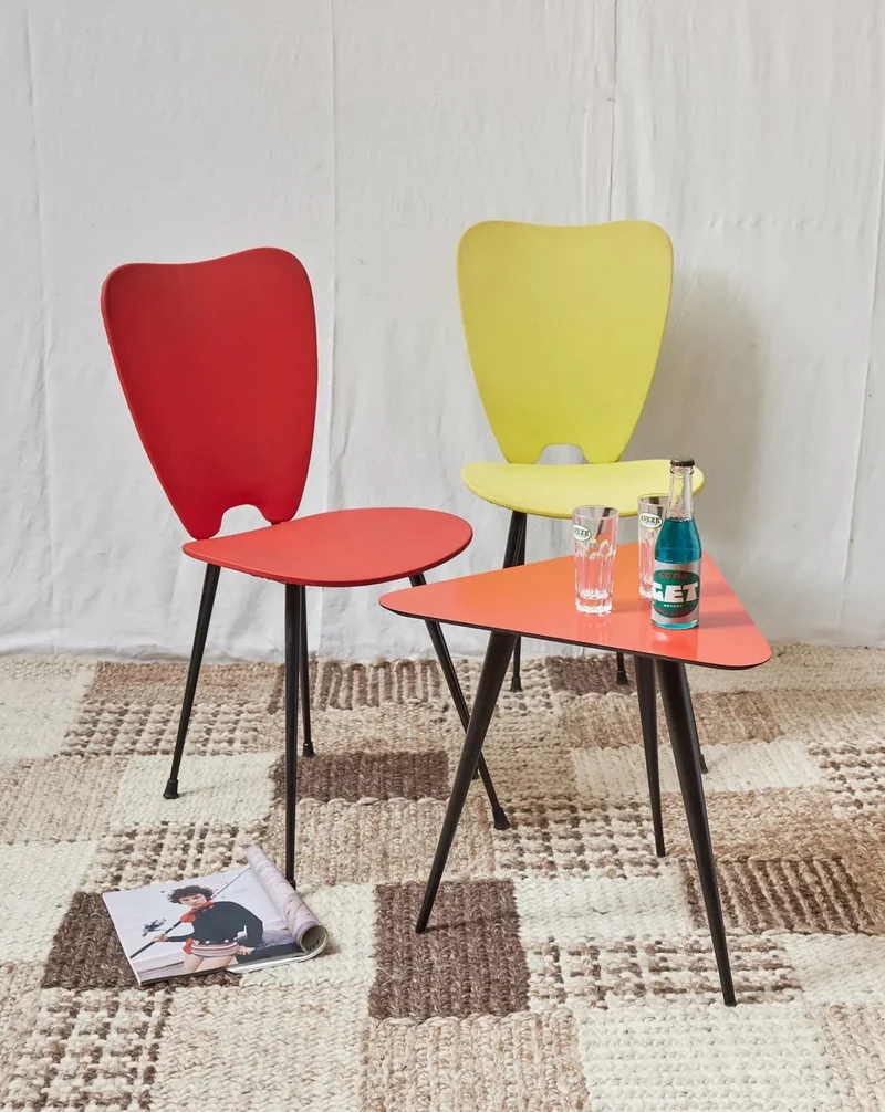 Auguste, l'ensemble de table et chaises coloré N°14