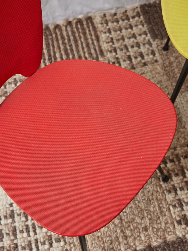 Auguste, l'ensemble de table et chaises coloré N°14