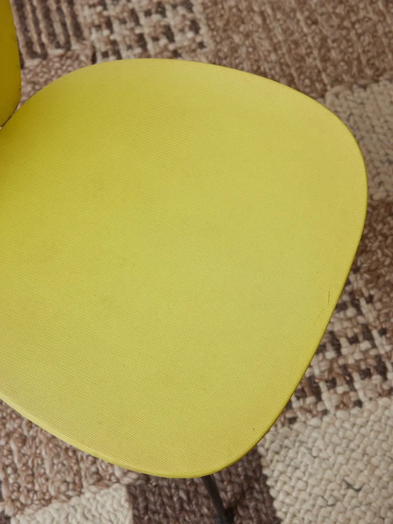 Auguste, l'ensemble de table et chaises coloré N°14
