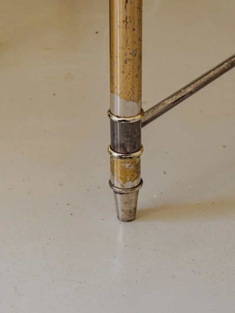 Donna, la table basse en métal et verre fumé N°913