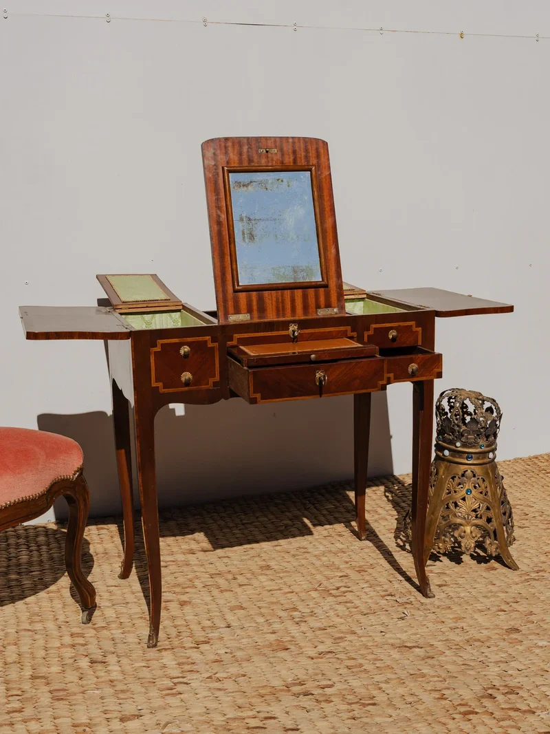 Louise, la coiffeuse vintage en bois N°276