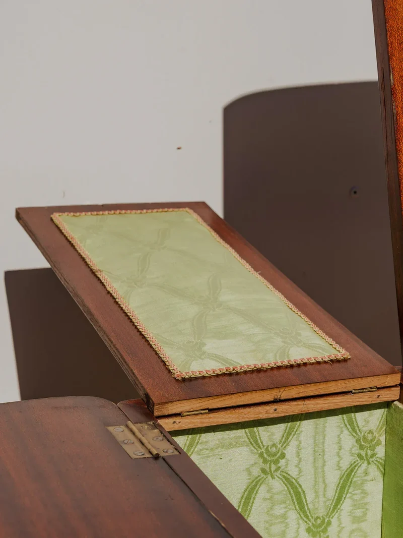 Louise, la coiffeuse vintage en bois N°276