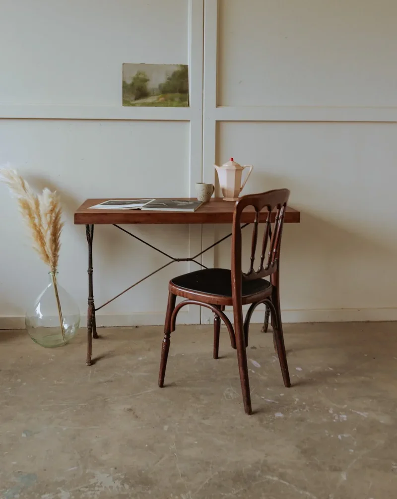 Denise, la table à manger bistro en bois et fonte N°104